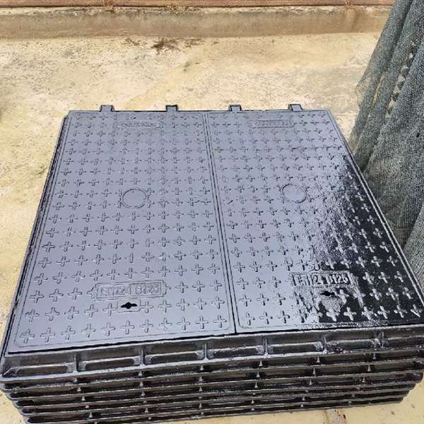 方形铸铁井盖